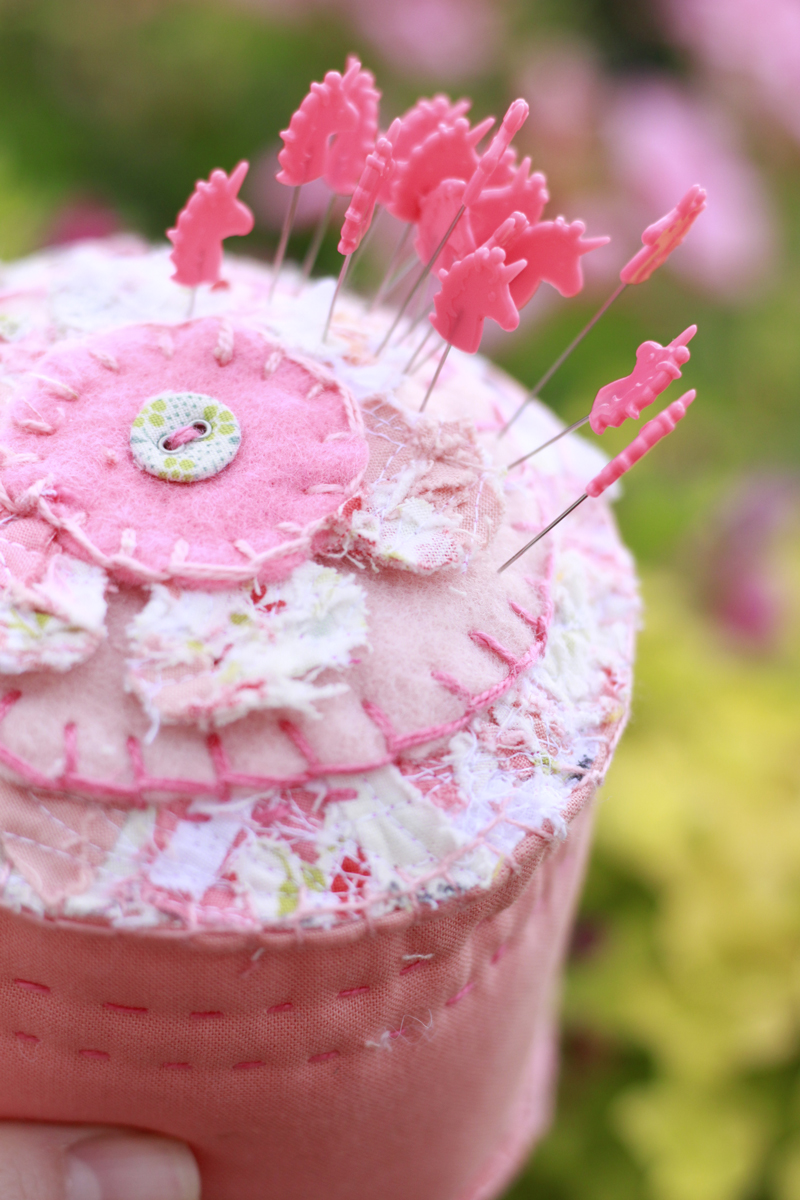 Free Pin Cushion Pattern with  Felt And Scrap Fabric