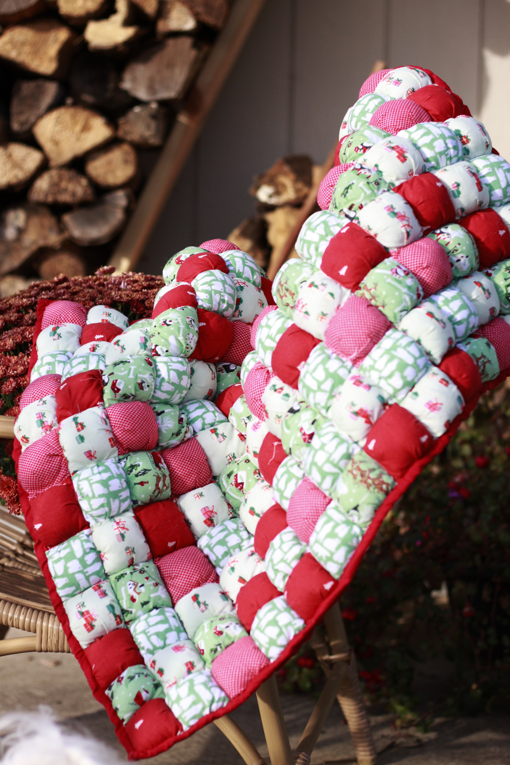 How to Make a Christmas Puff Quilt: Easy DIY Holiday Sewing Project